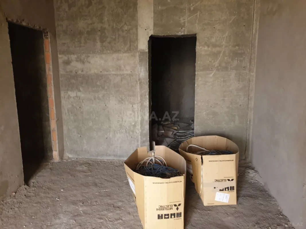 Satılır 4 otaqlı mənzil 209.8 m²