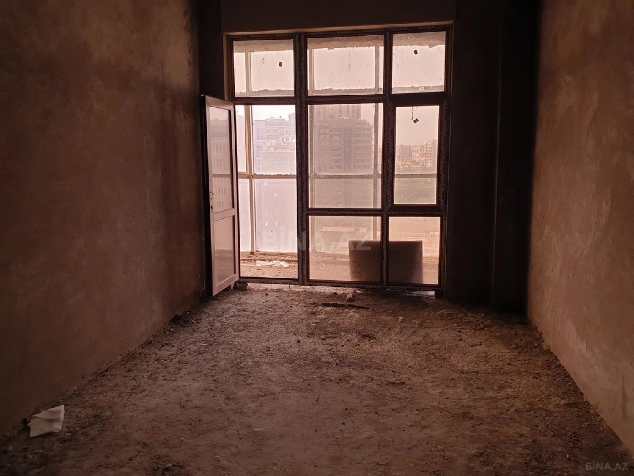 Satılır 4 otaqlı mənzil 209.8 m²