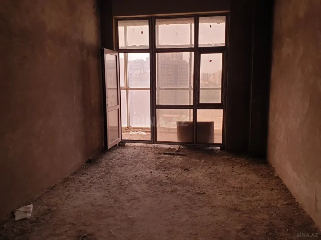 Satılır 4 otaqlı mənzil 209.8 m²