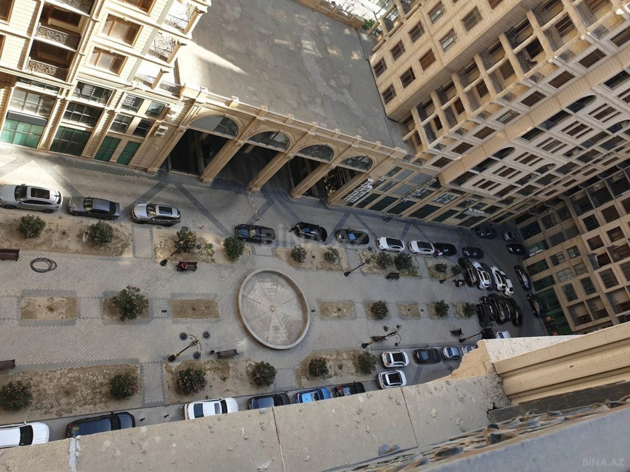 Satılır 4 otaqlı mənzil 209.8 m²