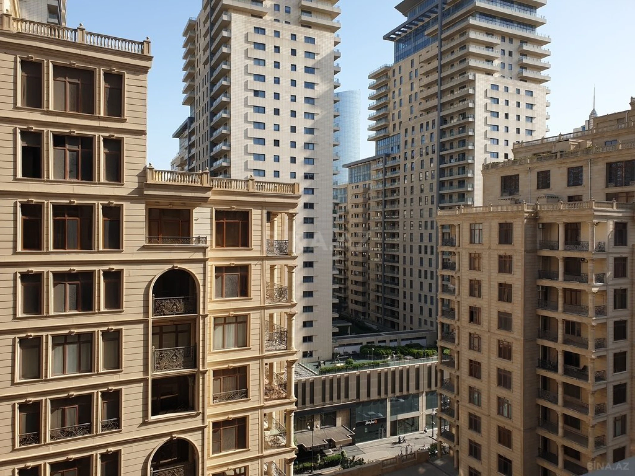 Satılır 4 otaqlı mənzil 209.8 m²