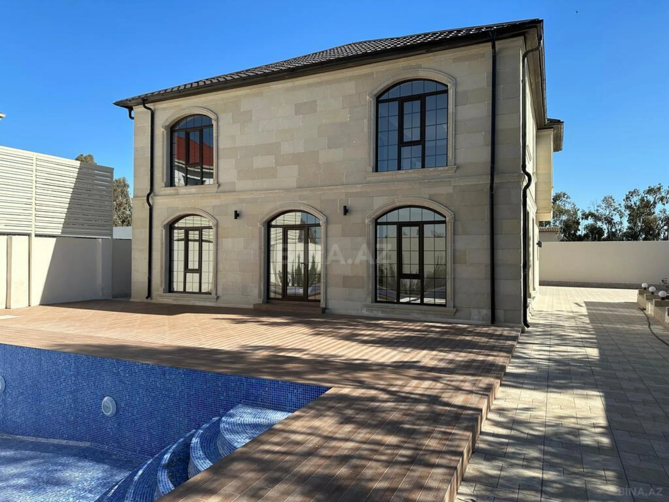 Satılır 7 otaqlı həyət evi 340 m²