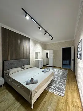 Kirayə verilir 2 otaqlı mənzil 75 m²