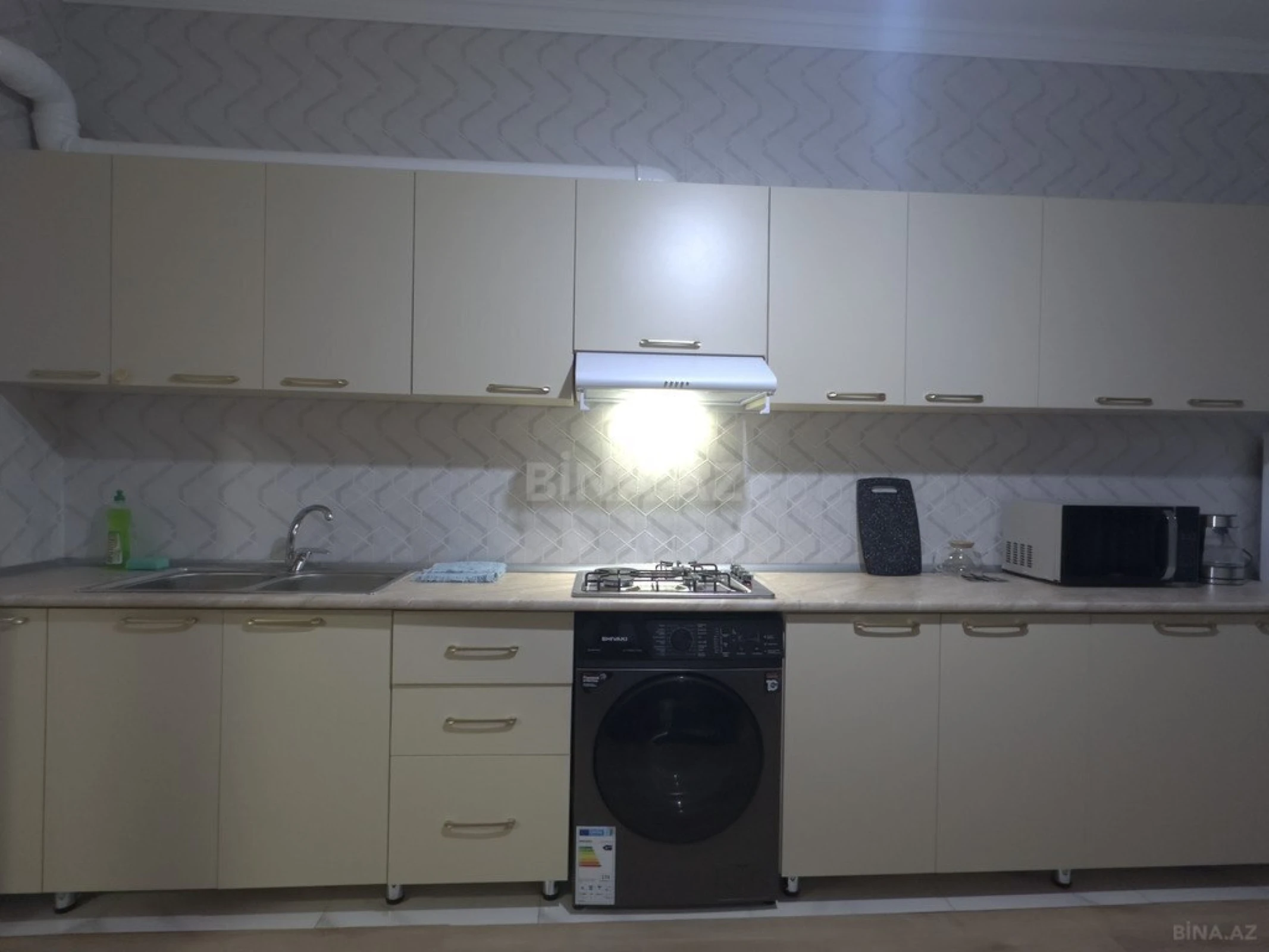 Kirayə verilir 2 otaqlı mənzil 75 m²