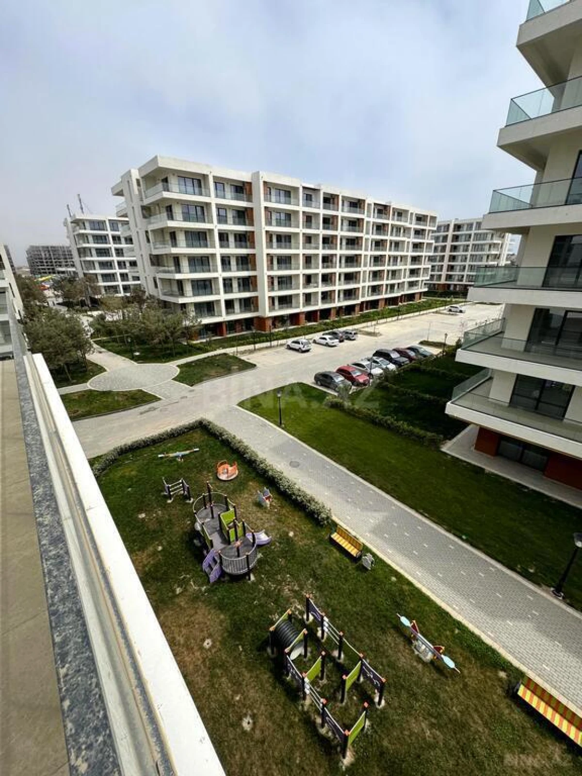 Satılır 3 otaqlı mənzil 158 m²