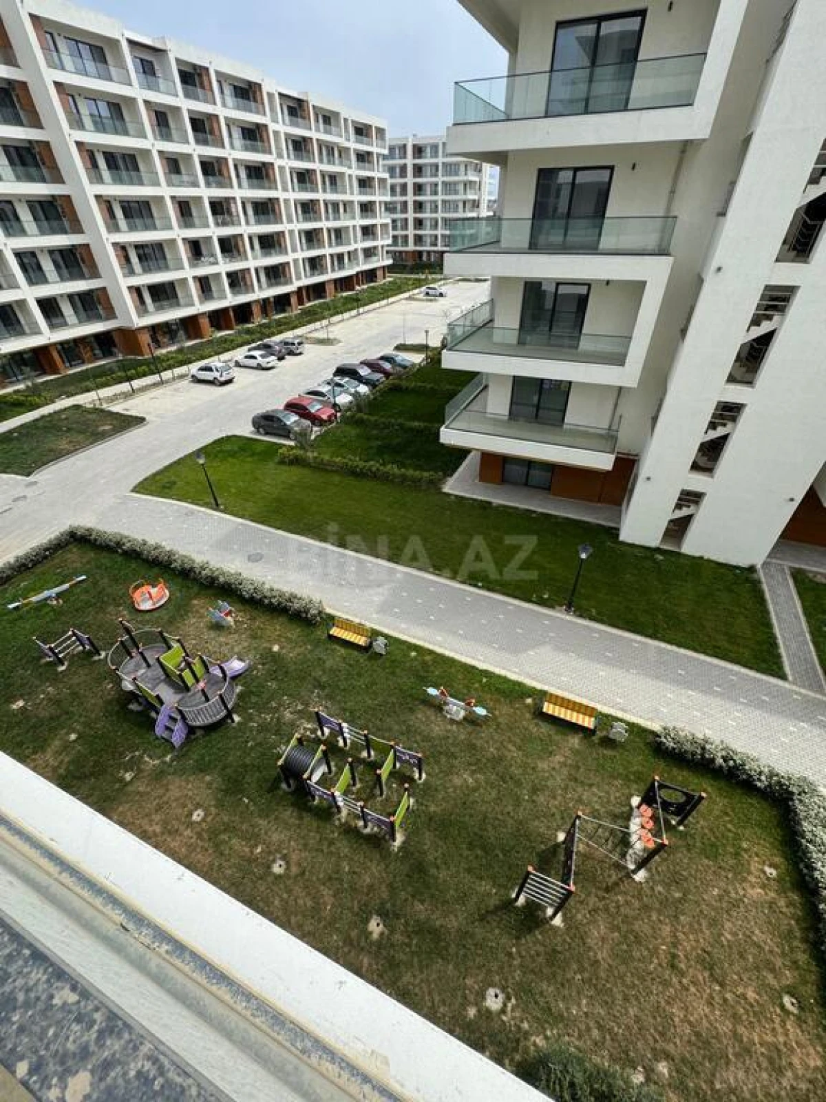 Satılır 3 otaqlı mənzil 158 m²
