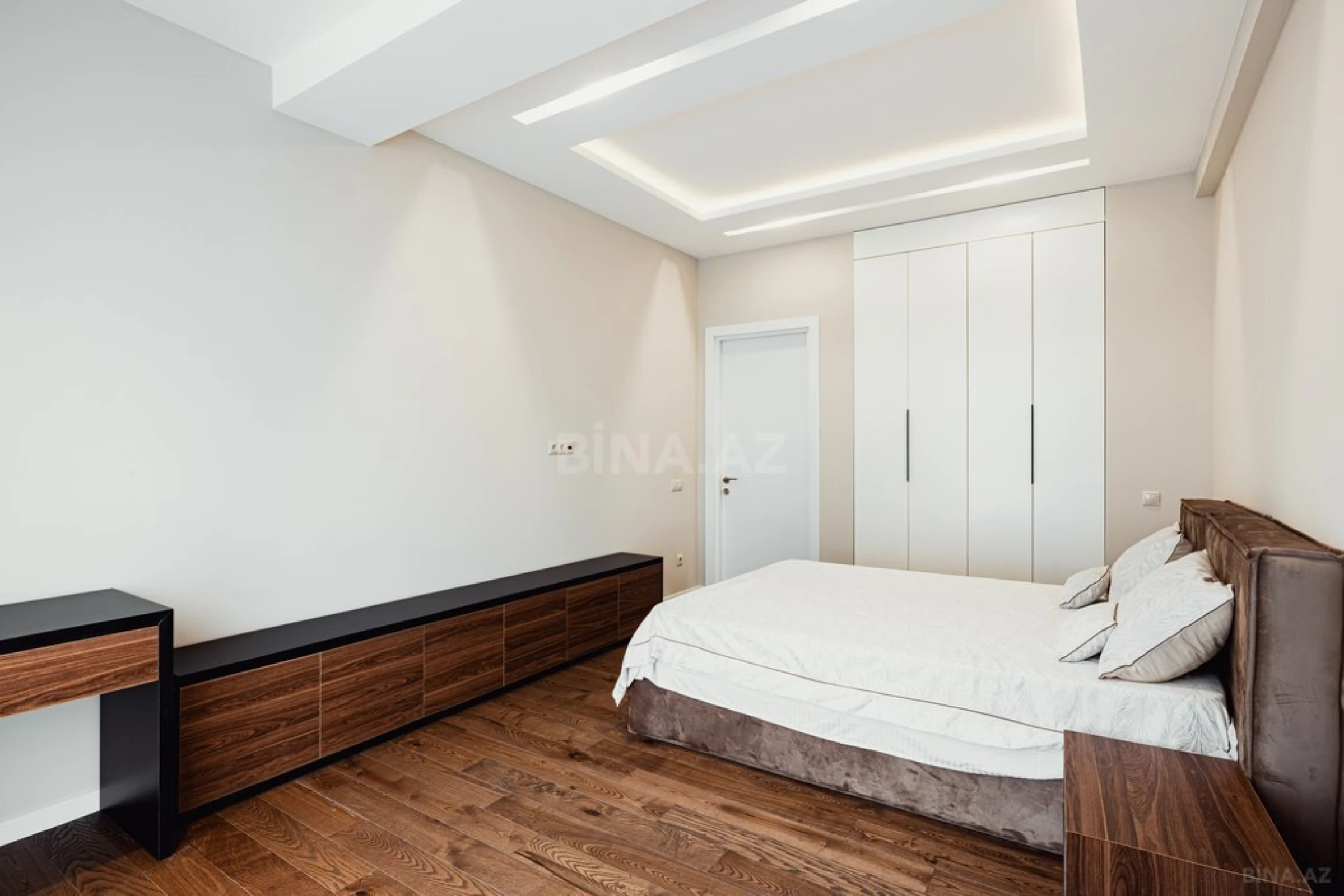Satılır 3 otaqlı mənzil 150 m²