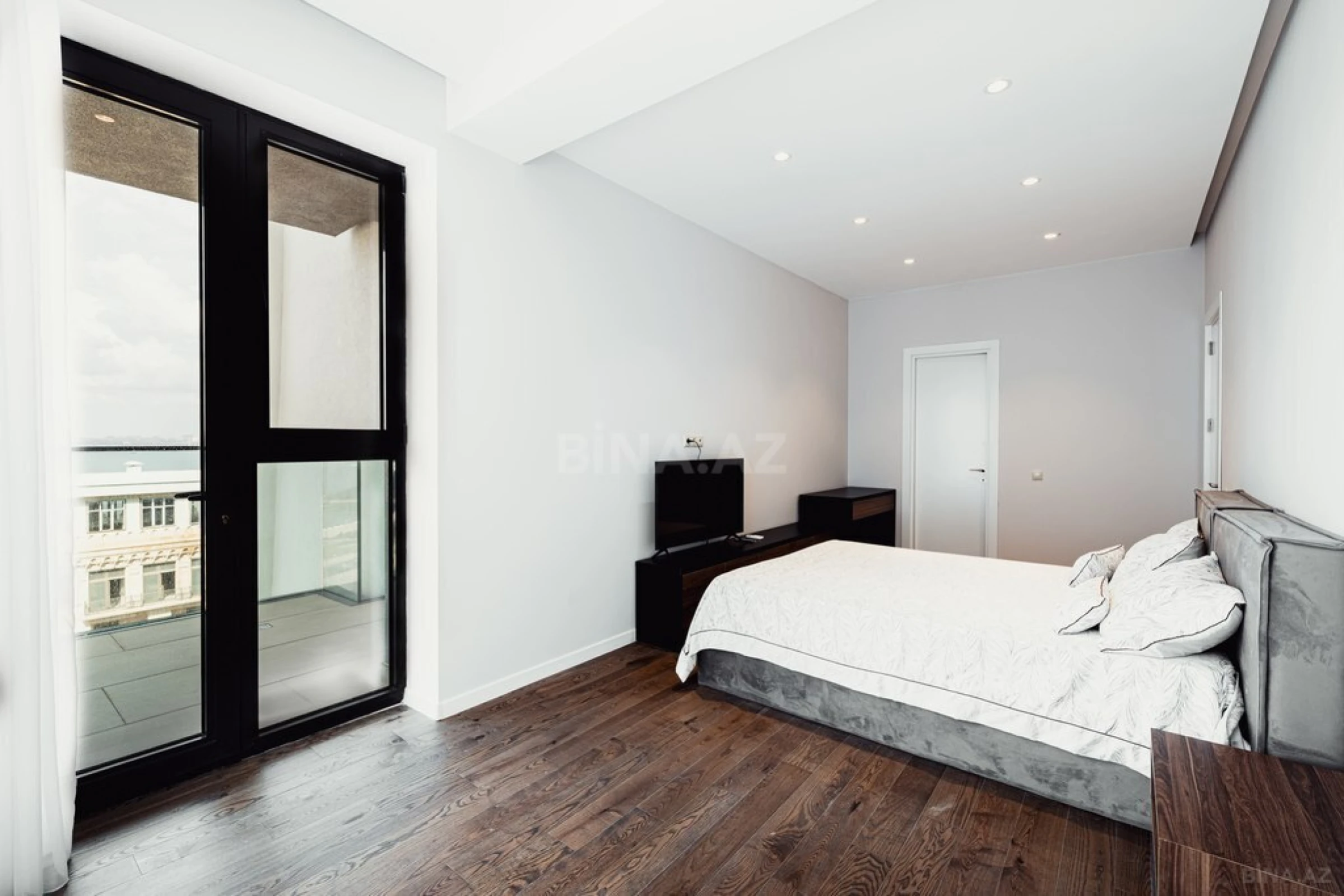 Satılır 3 otaqlı mənzil 150 m²