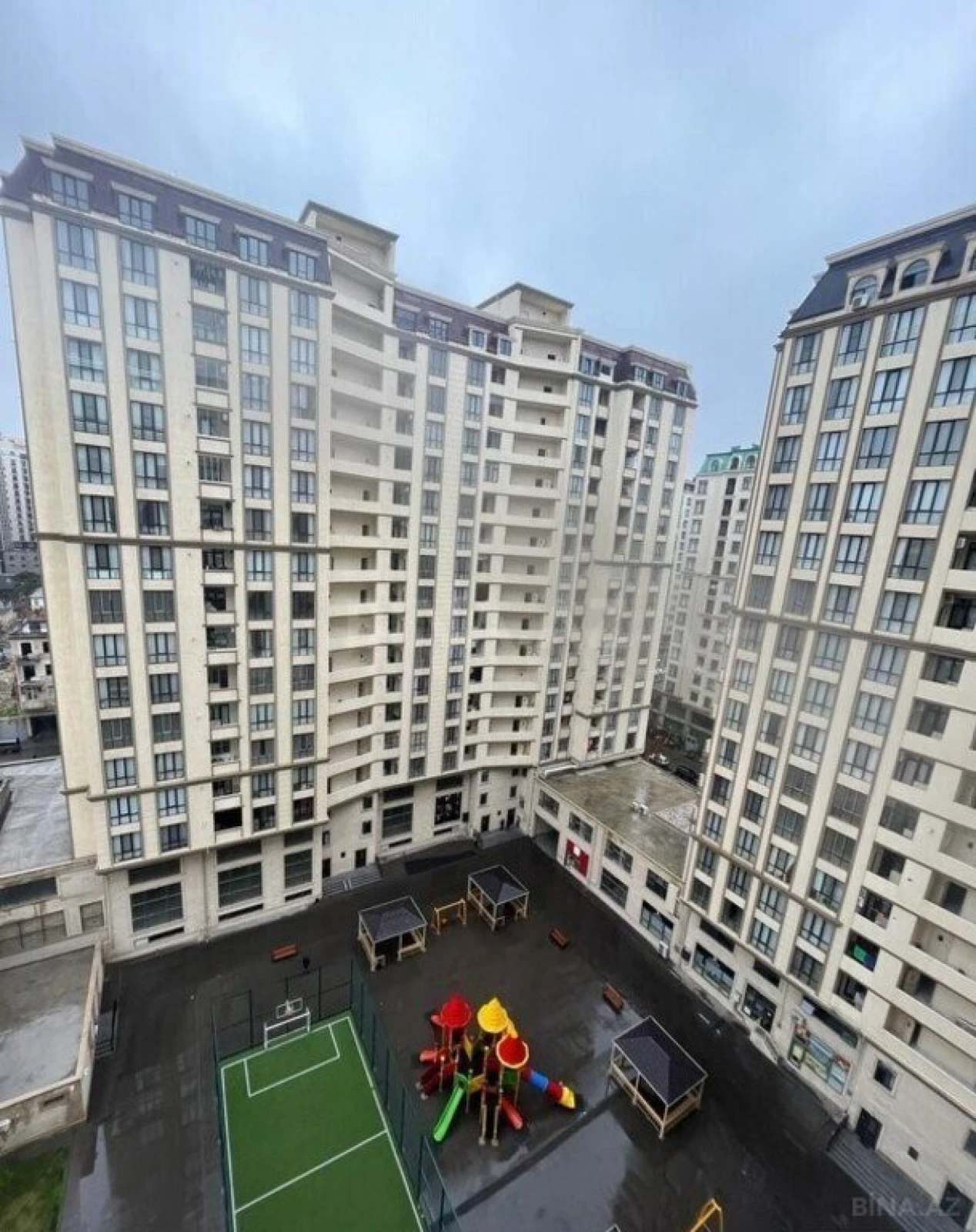 Satılır 3 otaqlı mənzil 157 m²