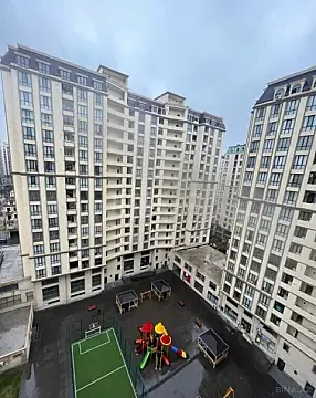 Satılır 3 otaqlı mənzil 157 m²