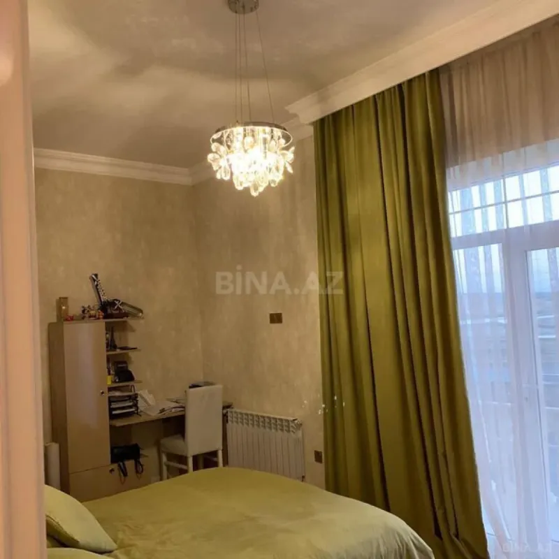 Satılır 6 otaqlı həyət evi 300 m²