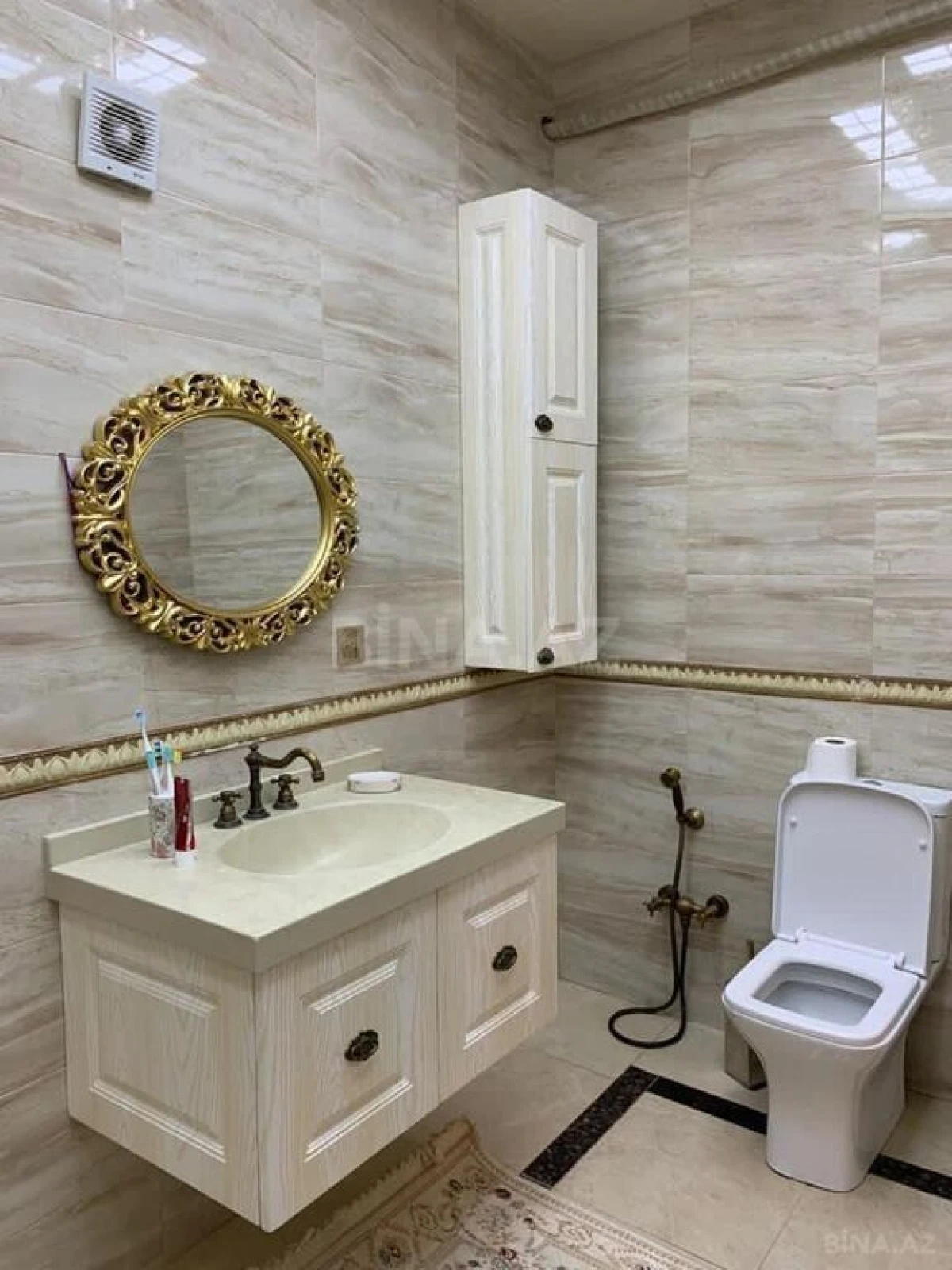 Satılır 6 otaqlı həyət evi 300 m²