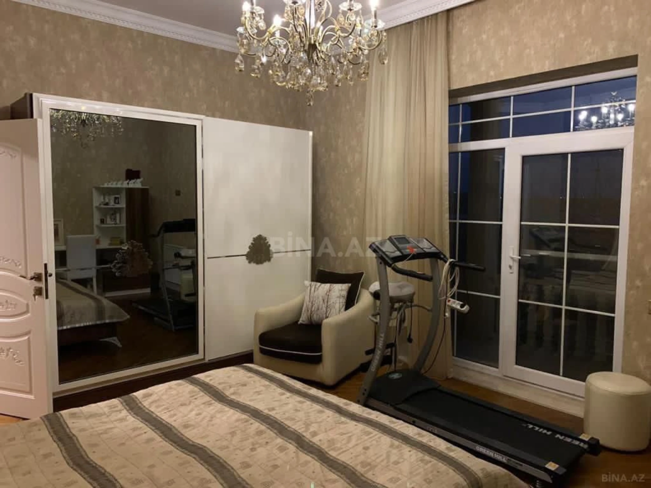 Satılır 6 otaqlı həyət evi 300 m²