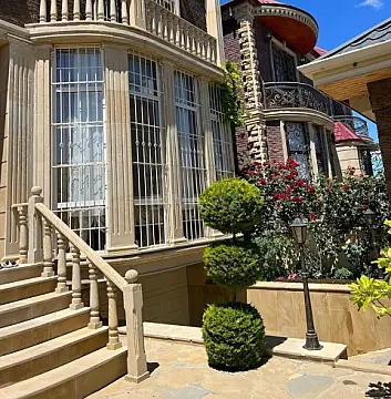 Satılır 6 otaqlı həyət evi 300 m²