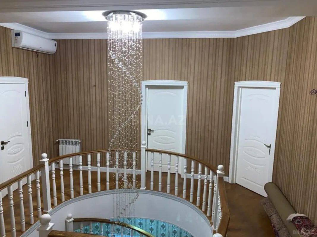 Satılır 6 otaqlı həyət evi 300 m²