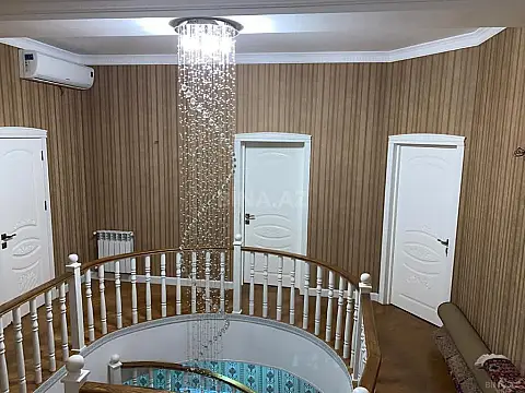 Satılır 6 otaqlı həyət evi 300 m²