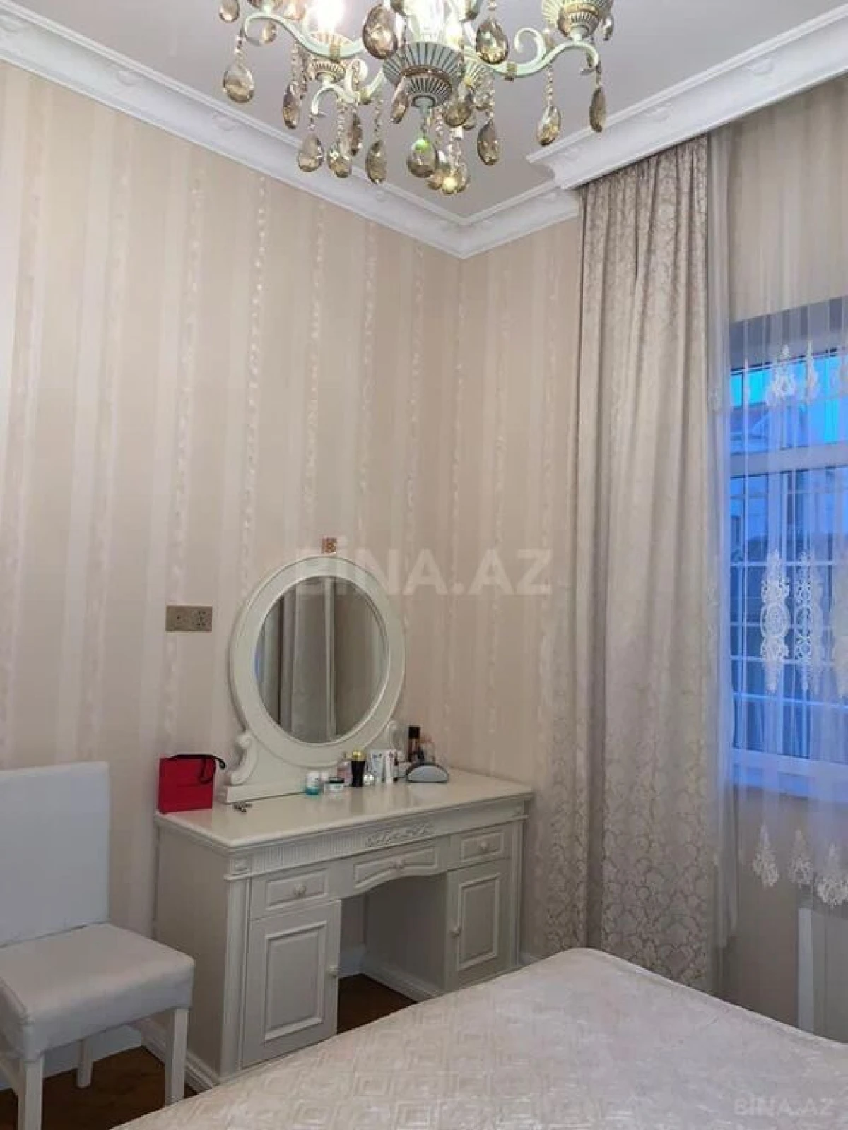Satılır 6 otaqlı həyət evi 300 m²