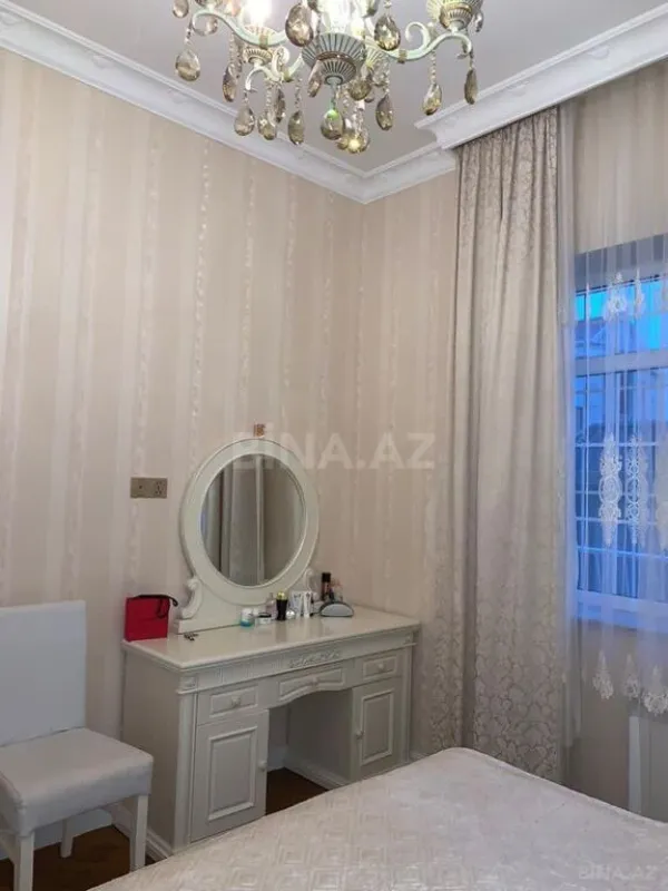 Satılır 6 otaqlı həyət evi 300 m²