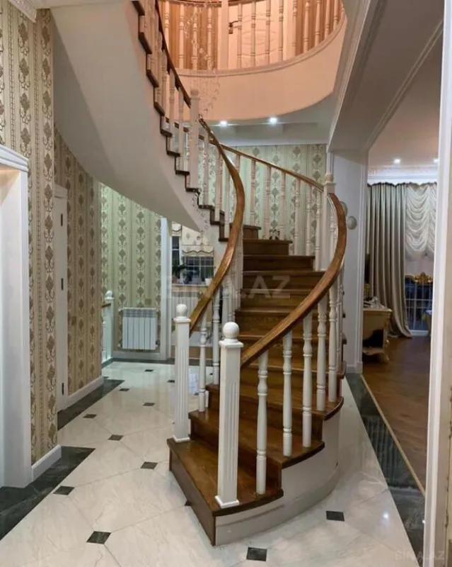 Satılır 6 otaqlı həyət evi 300 m²