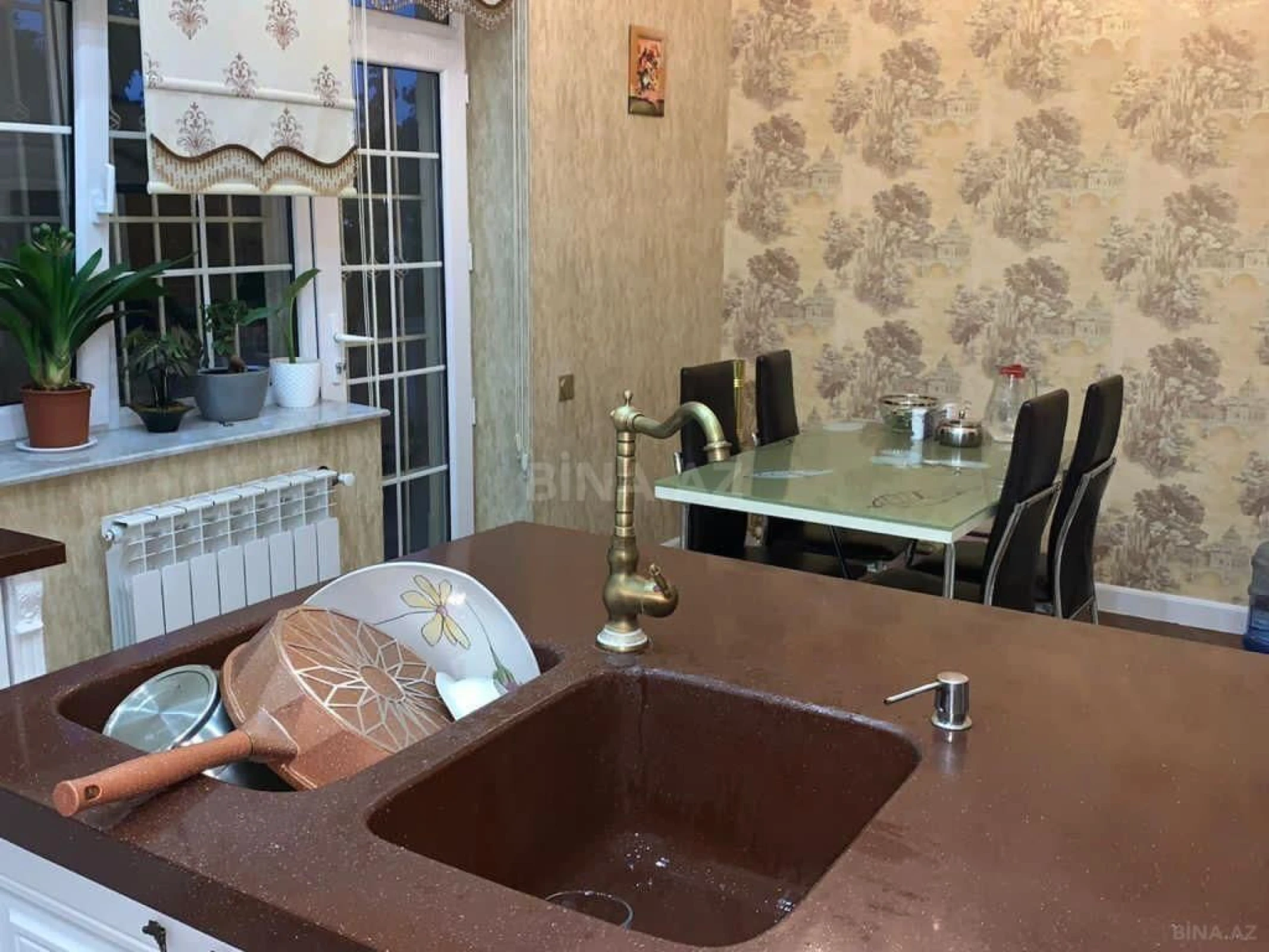 Satılır 6 otaqlı həyət evi 300 m²