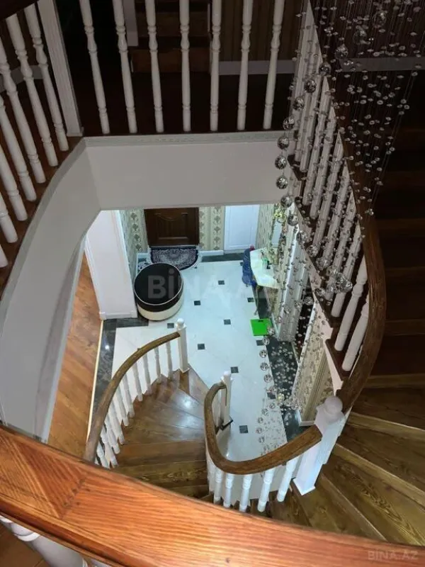 Satılır 6 otaqlı həyət evi 300 m²