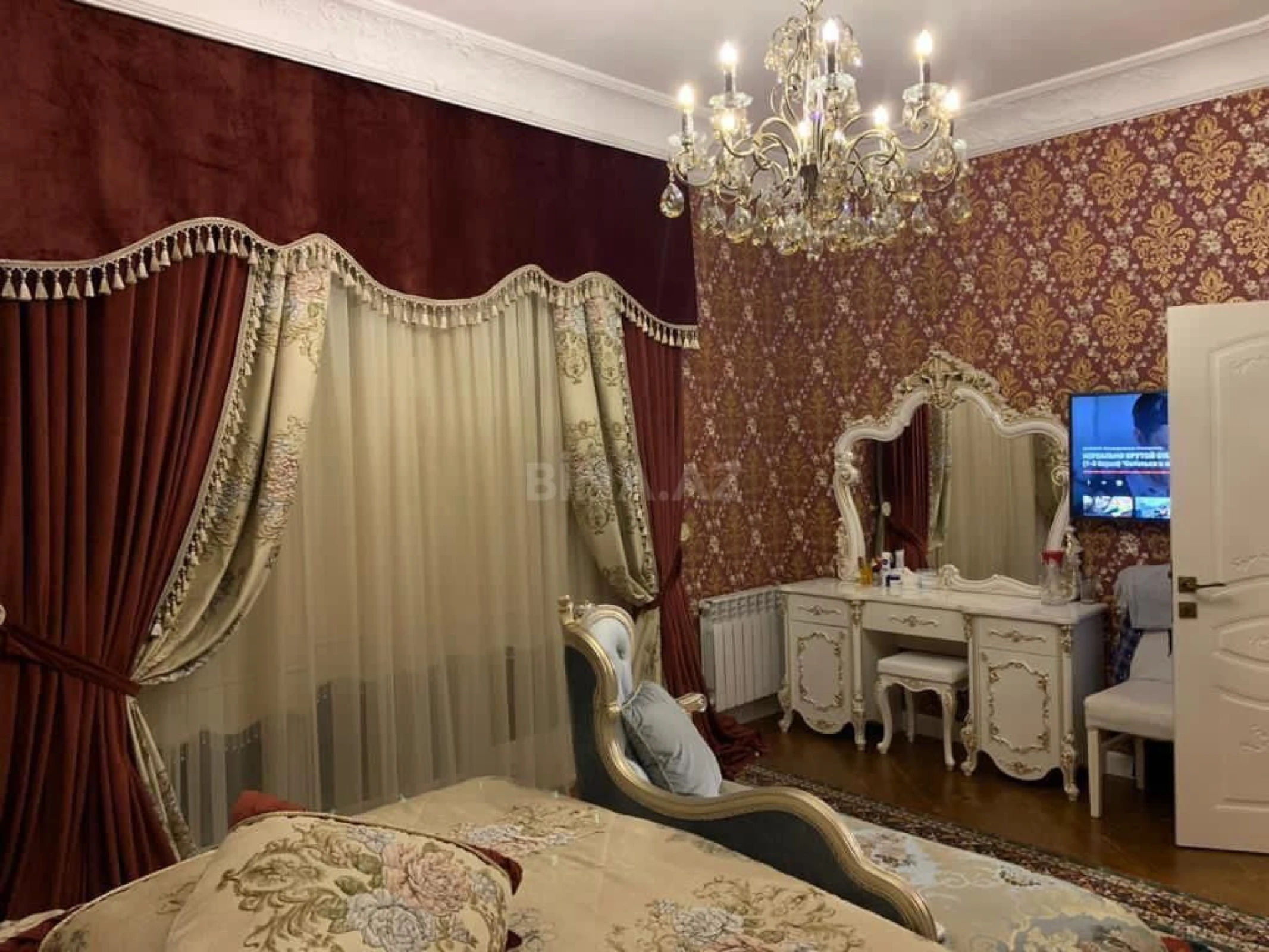 Satılır 6 otaqlı həyət evi 300 m²