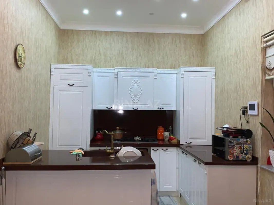Satılır 6 otaqlı həyət evi 300 m²