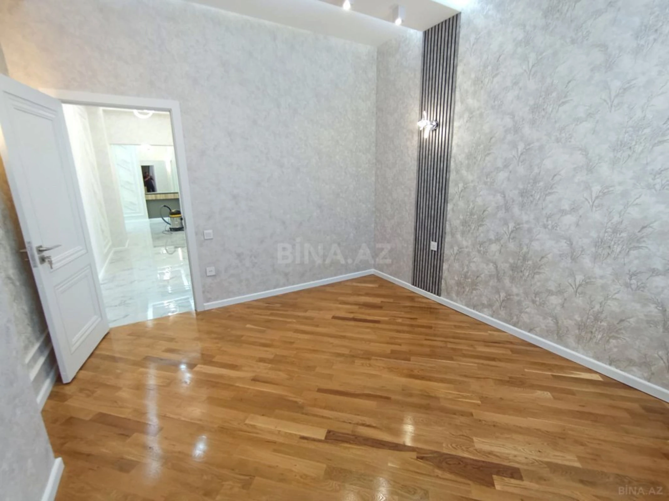 Satılır 3 otaqlı mənzil 119 m²