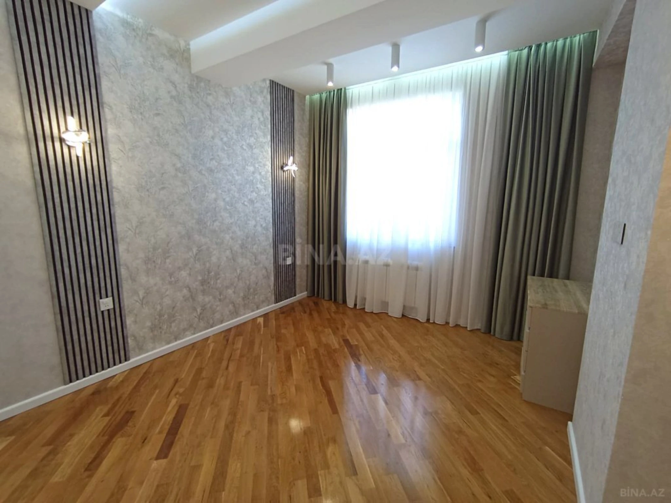 Satılır 3 otaqlı mənzil 119 m²