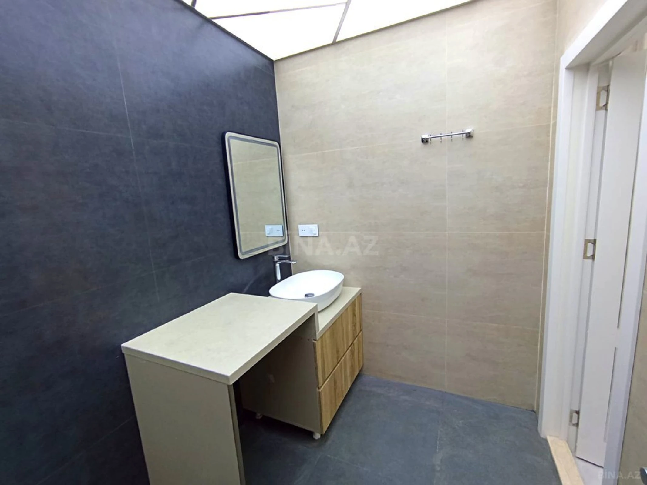 Satılır 3 otaqlı mənzil 119 m²