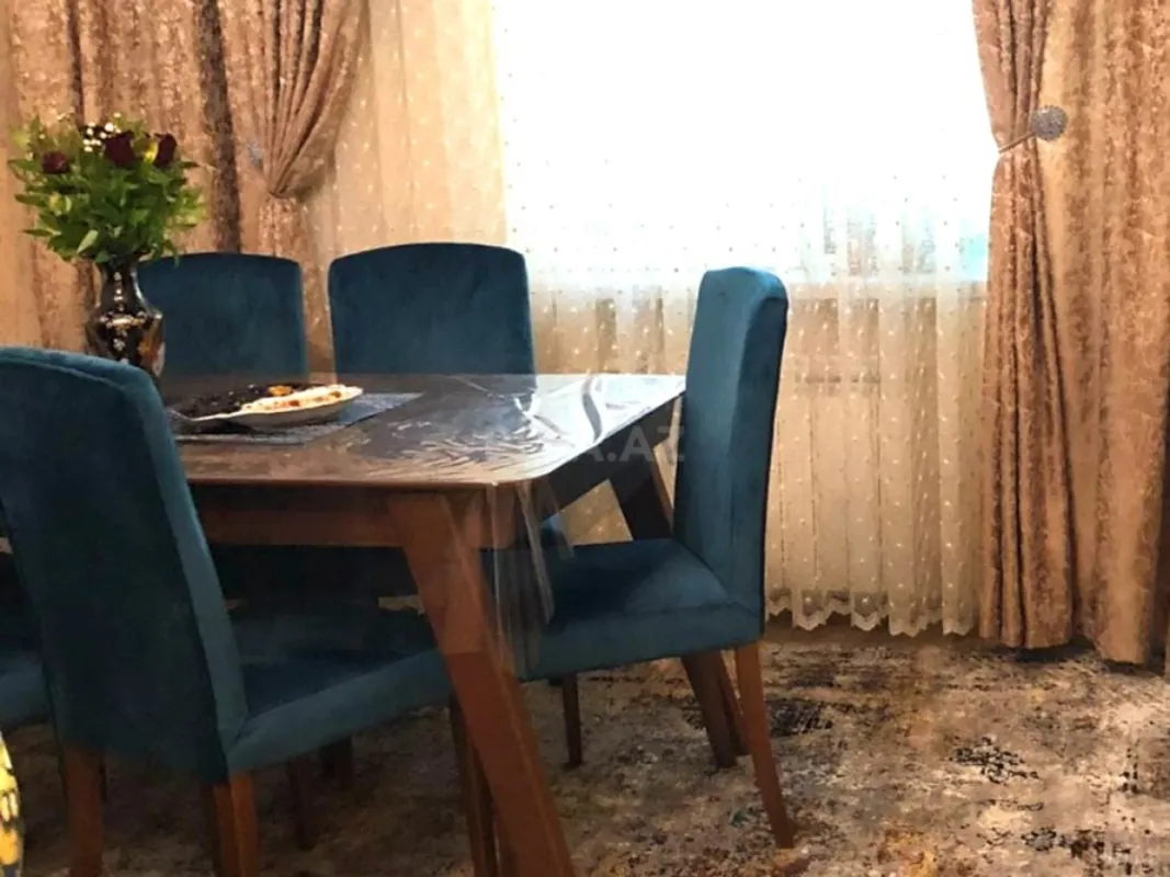 Satılır 4 otaqlı mənzil 100 m²