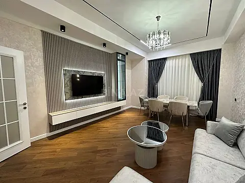 Kirayə verilir 3 otaqlı mənzil 140 m²