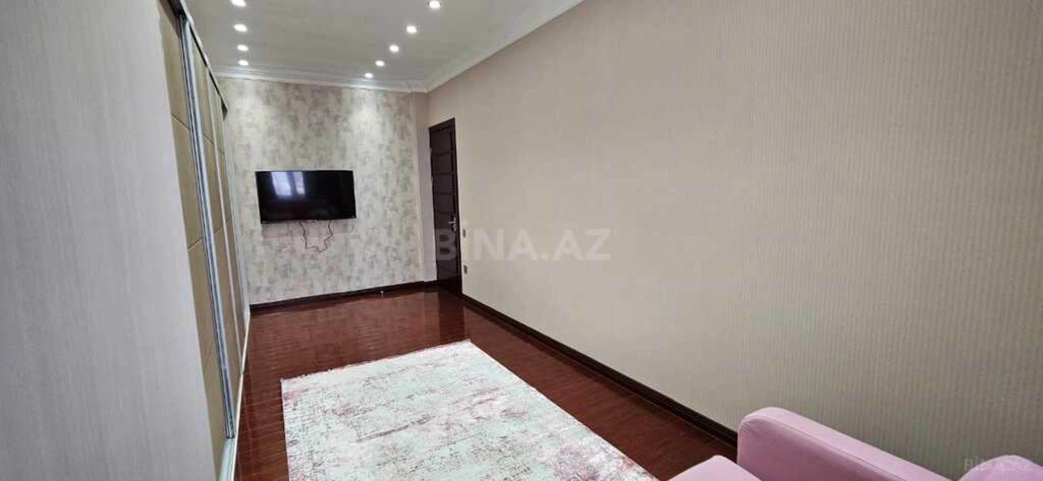 Satılır 4 otaqlı mənzil 186 m²
