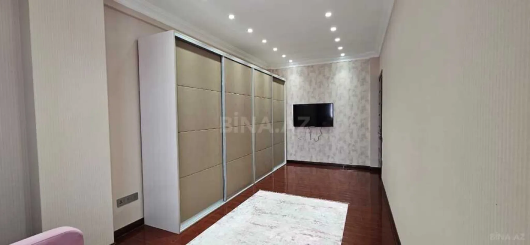 Satılır 4 otaqlı mənzil 186 m²