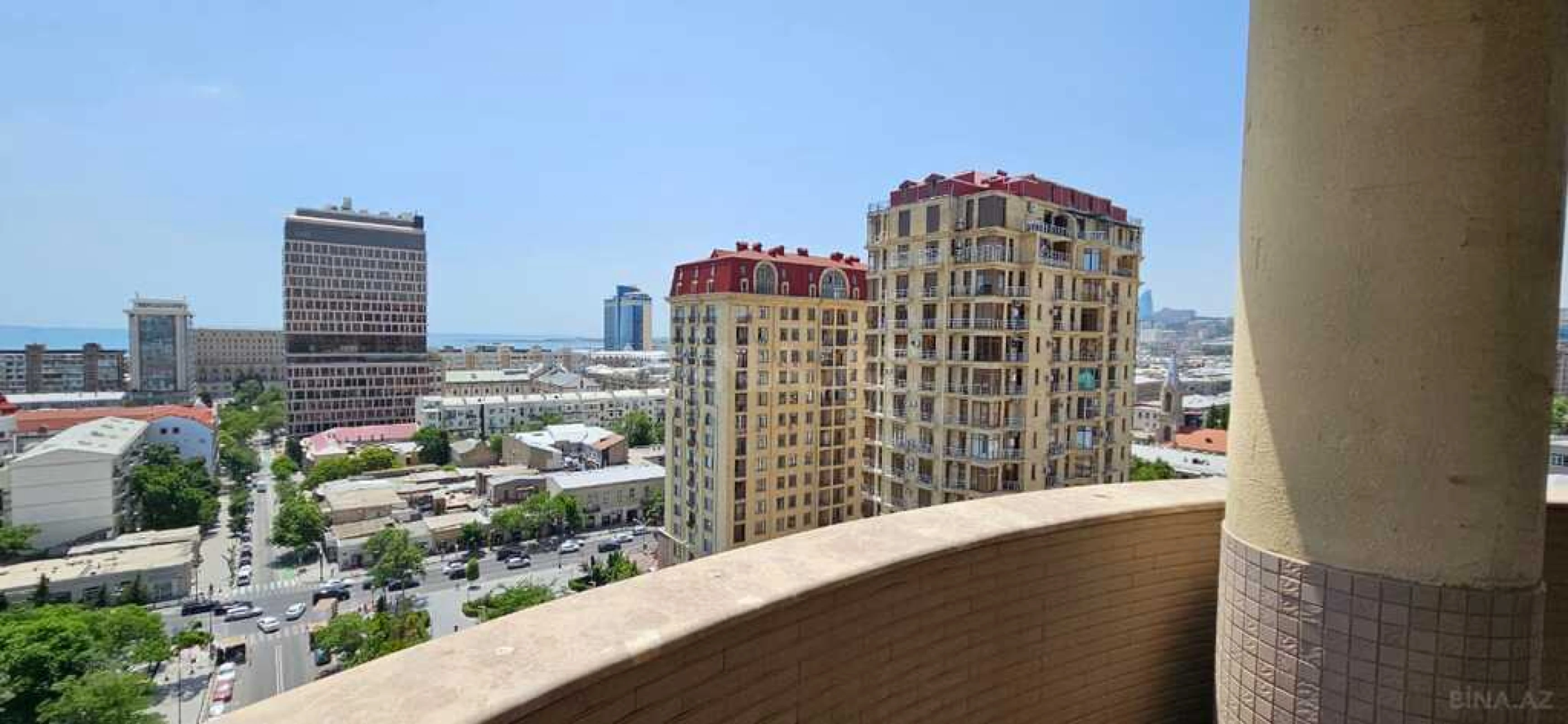 Satılır 4 otaqlı mənzil 186 m²