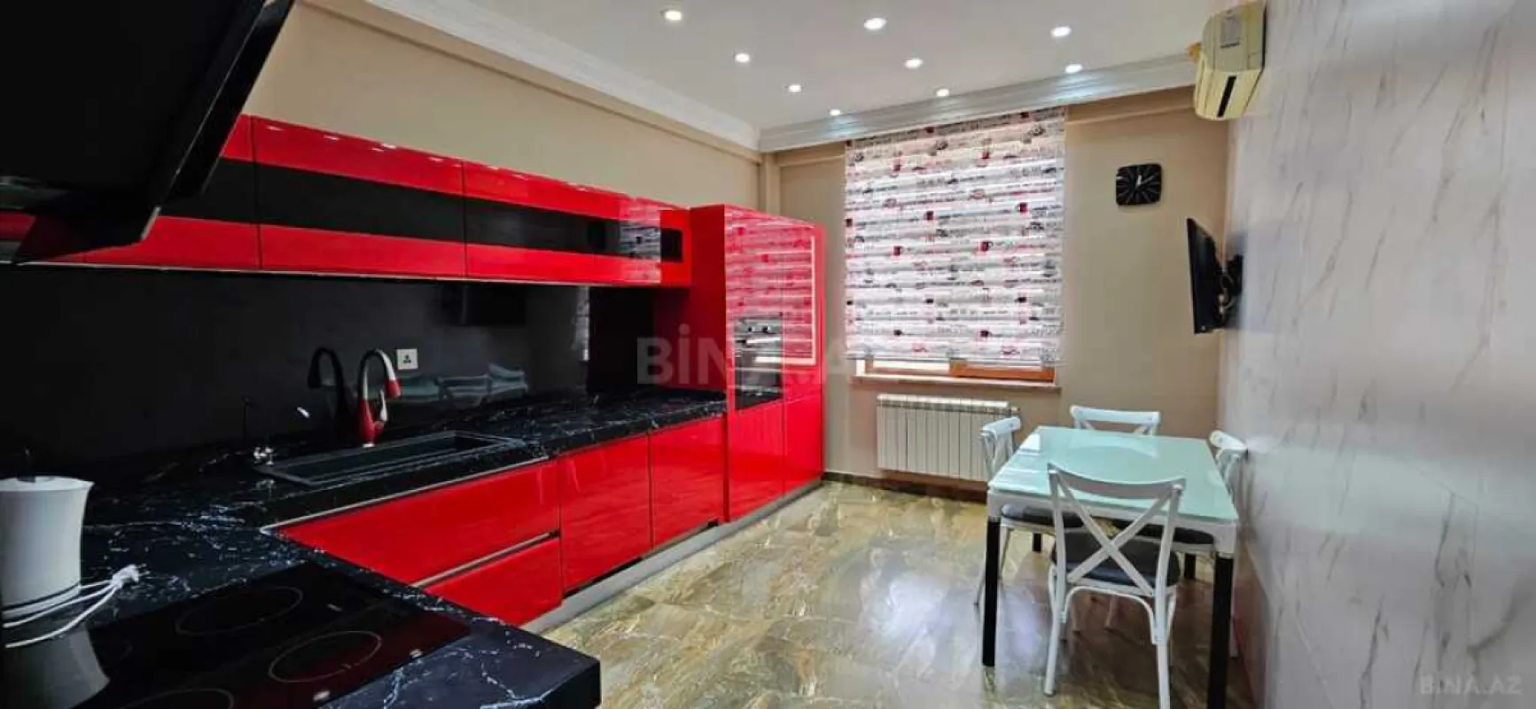 Satılır 4 otaqlı mənzil 186 m²