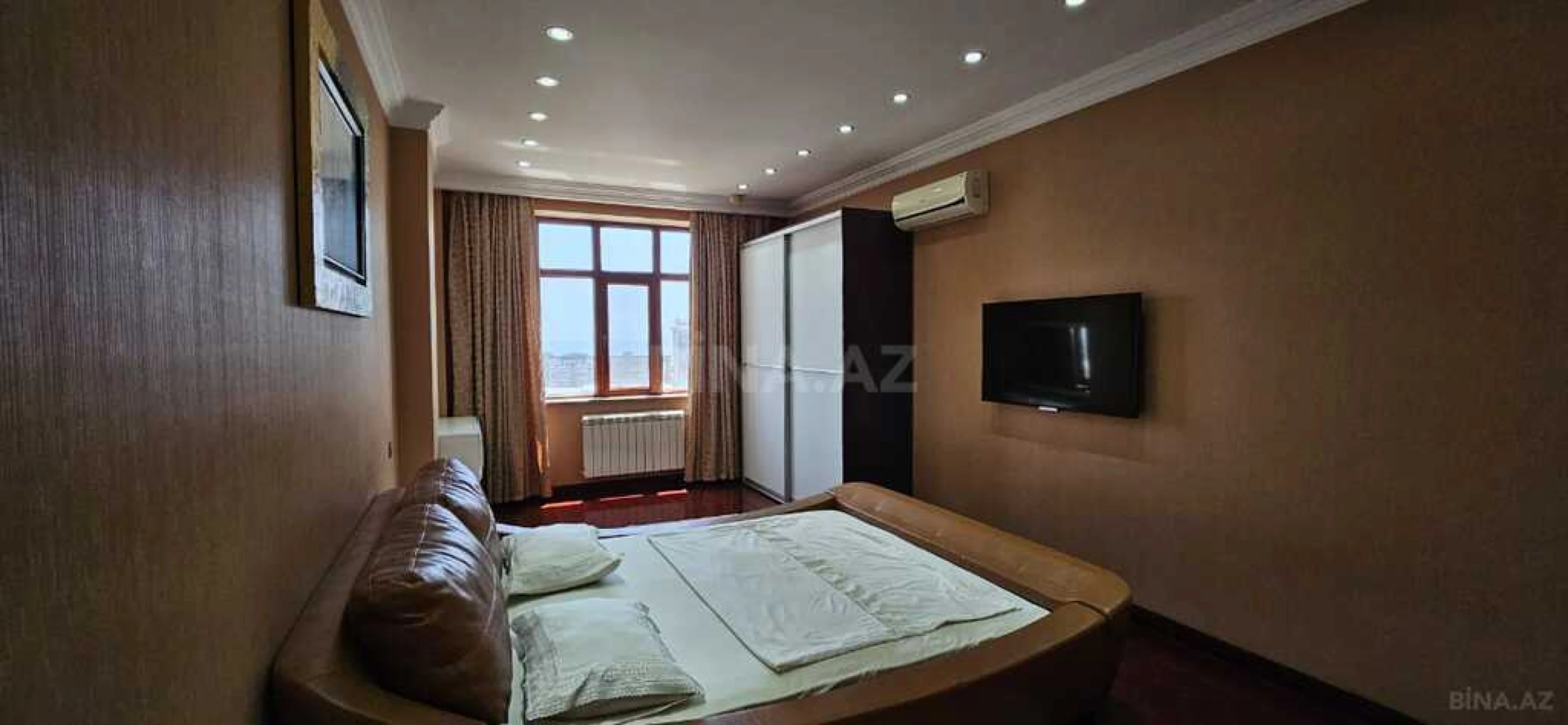 Satılır 4 otaqlı mənzil 186 m²