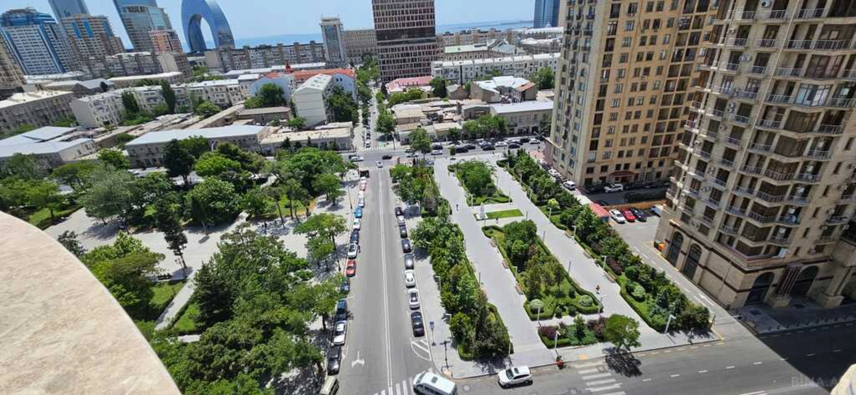 Satılır 4 otaqlı mənzil 186 m²