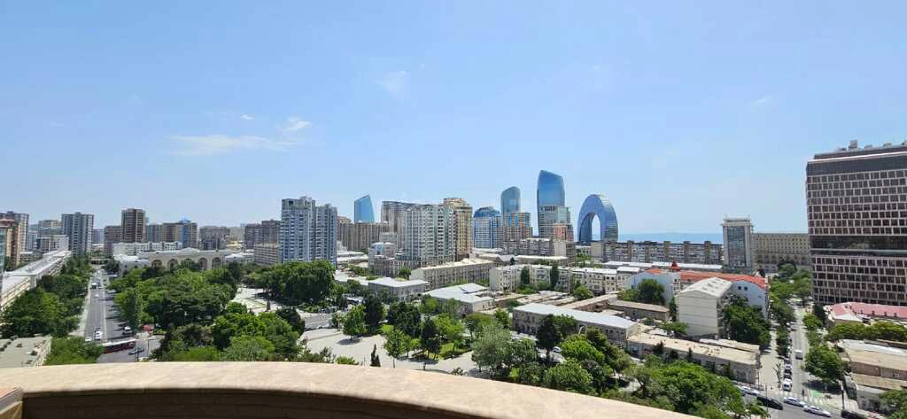 Satılır 4 otaqlı mənzil 186 m²