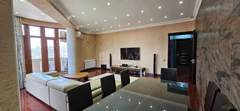 Satılır 4 otaqlı mənzil 186 m²