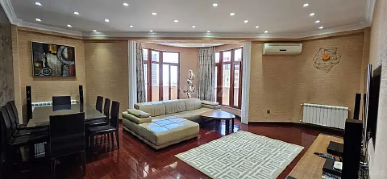Satılır 4 otaqlı mənzil 186 m²