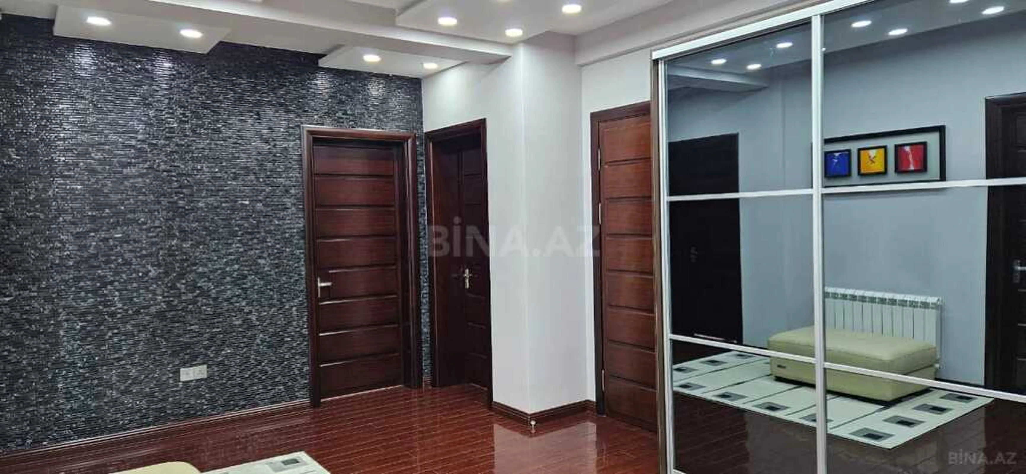 Satılır 4 otaqlı mənzil 186 m²