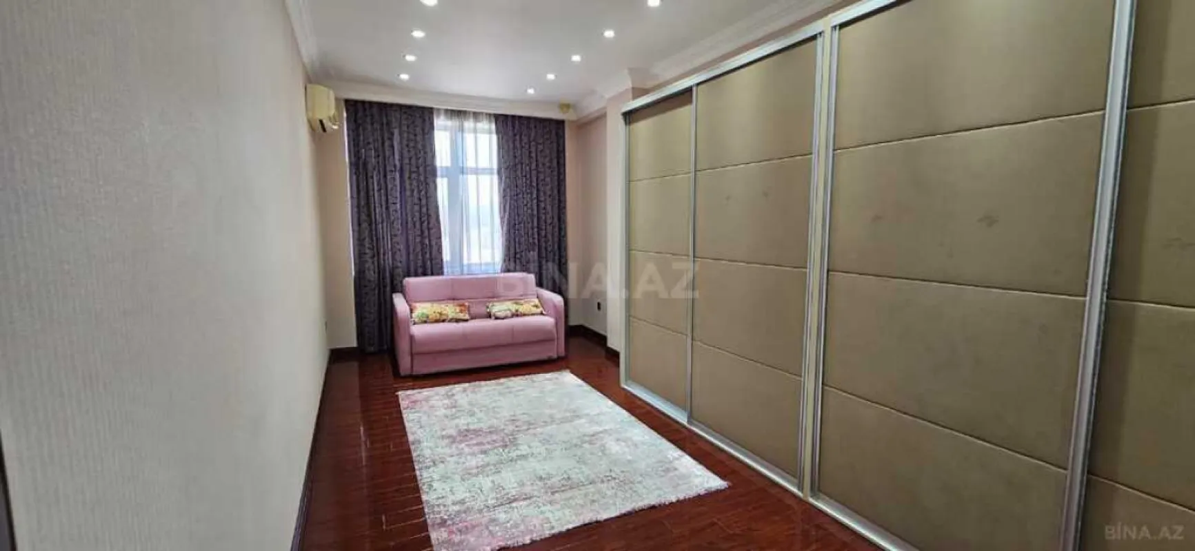 Satılır 4 otaqlı mənzil 186 m²