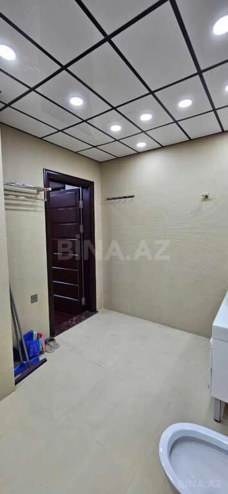 Satılır 4 otaqlı mənzil 186 m²