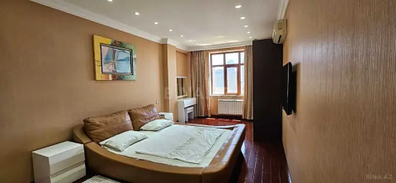 Satılır 4 otaqlı mənzil 186 m²