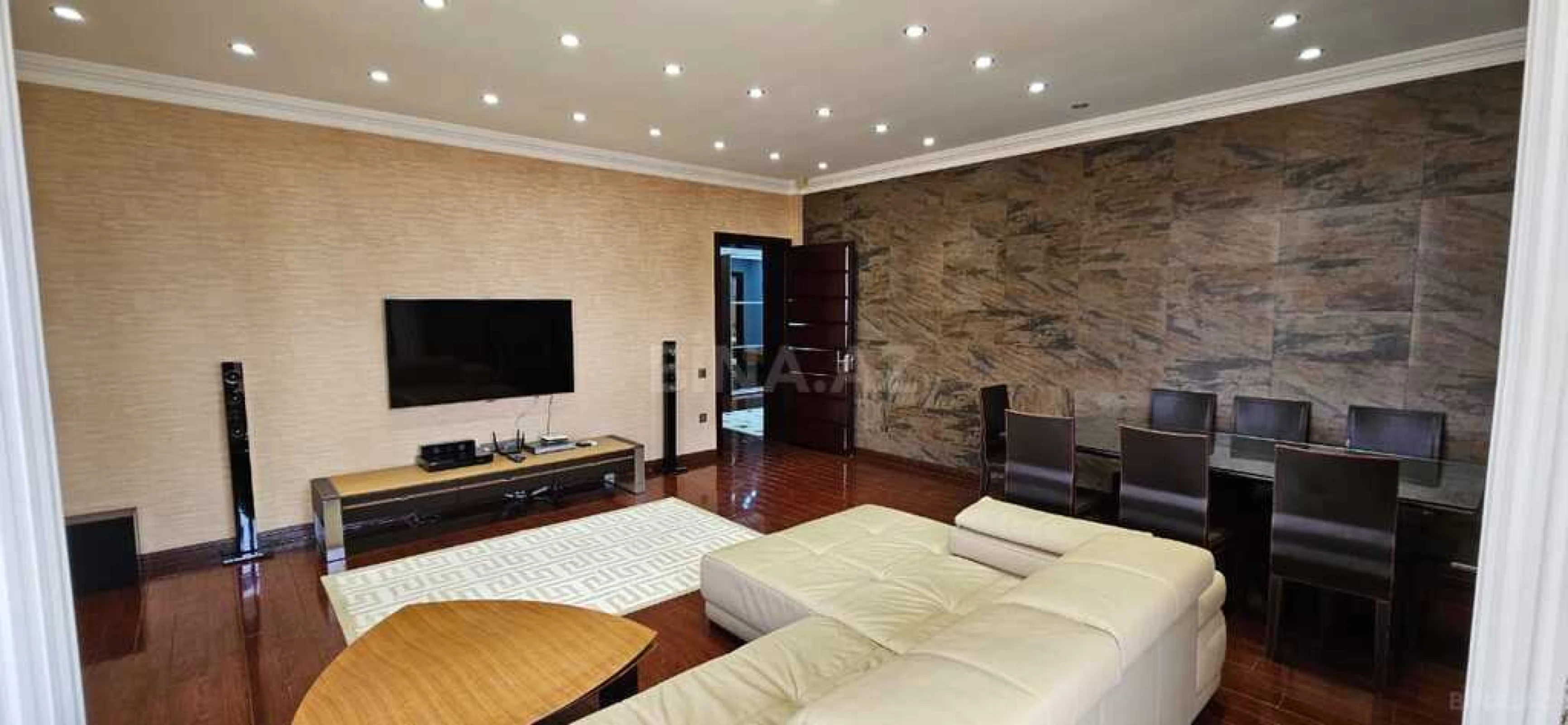 Satılır 4 otaqlı mənzil 186 m²