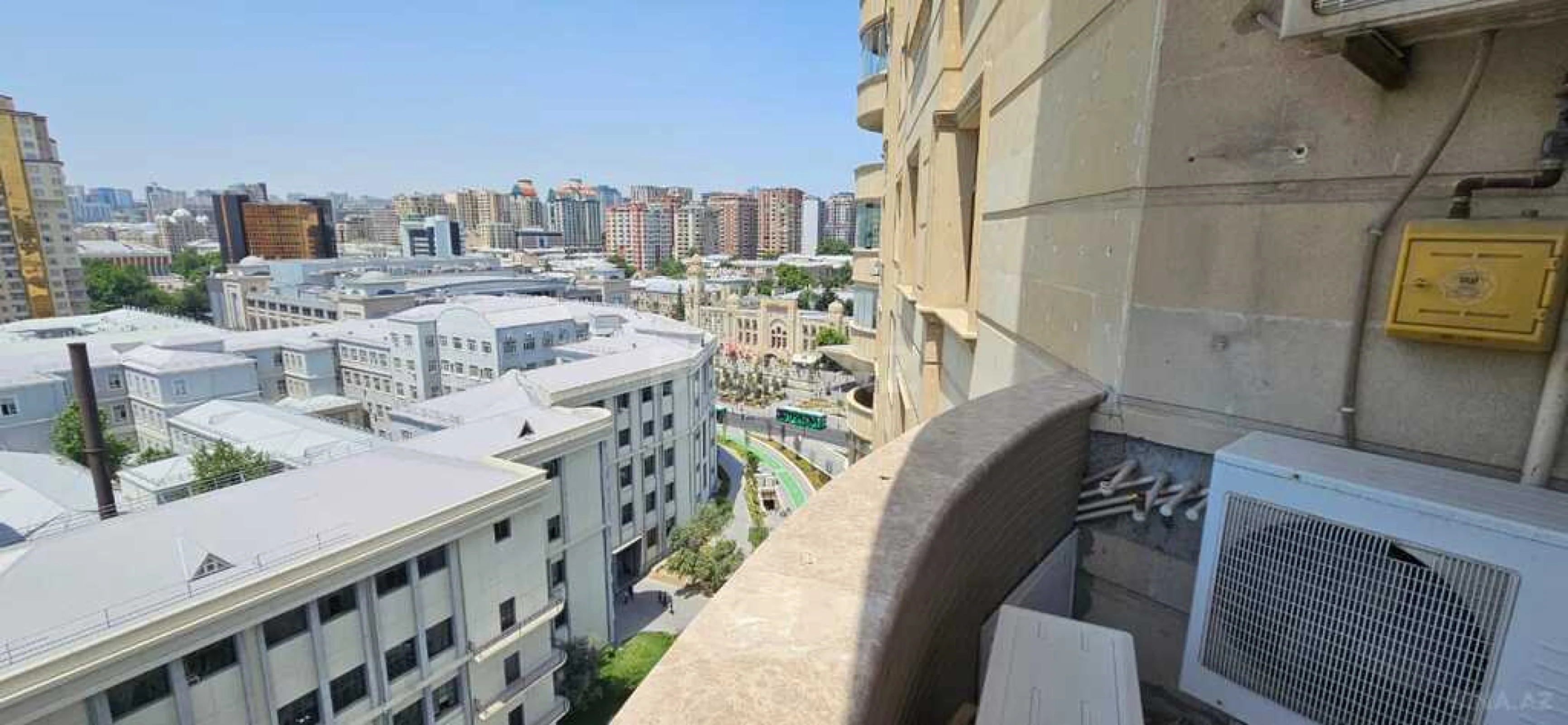Satılır 4 otaqlı mənzil 186 m²