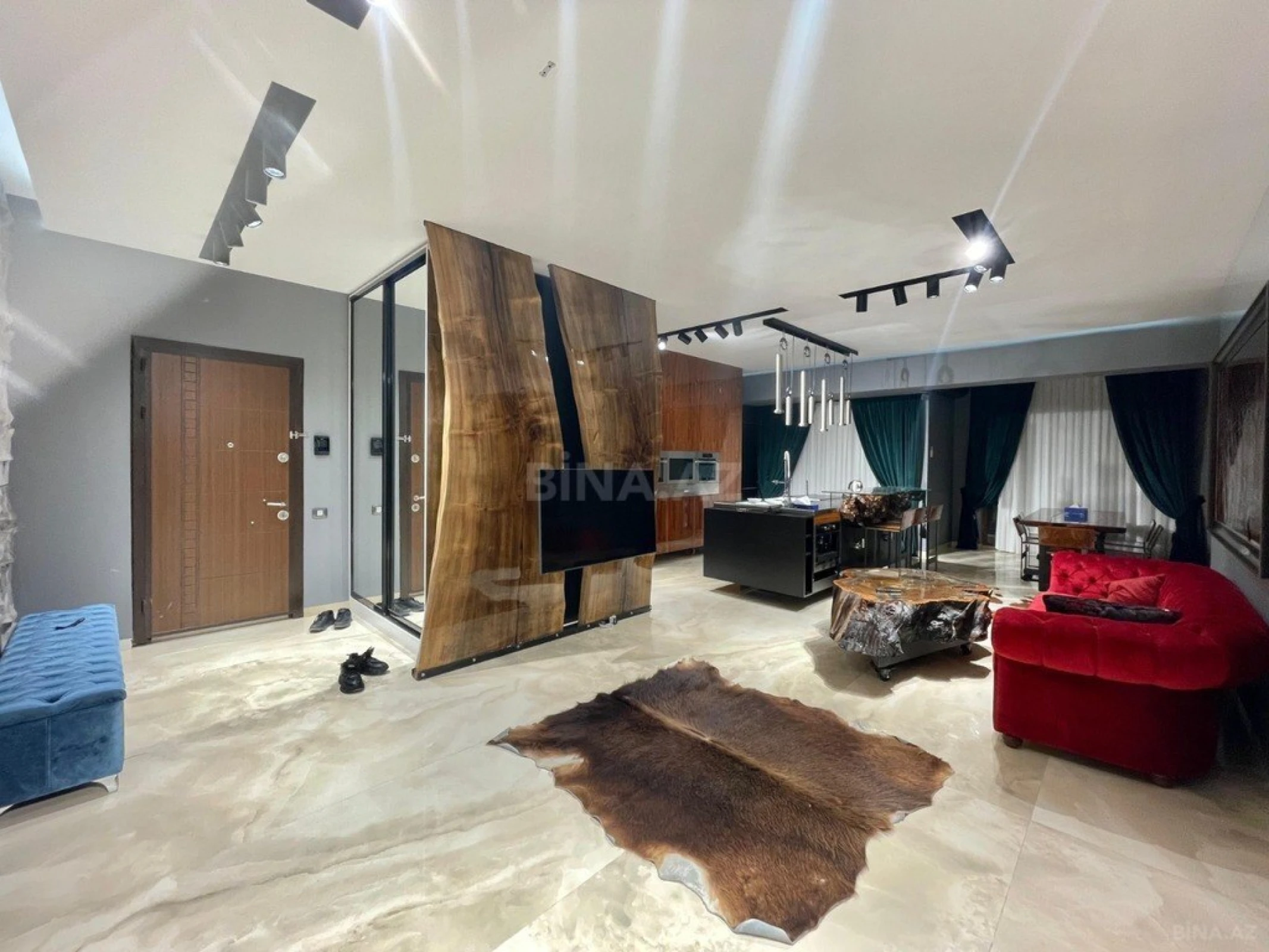 Kirayə verilir 3 otaqlı mənzil 150 m²