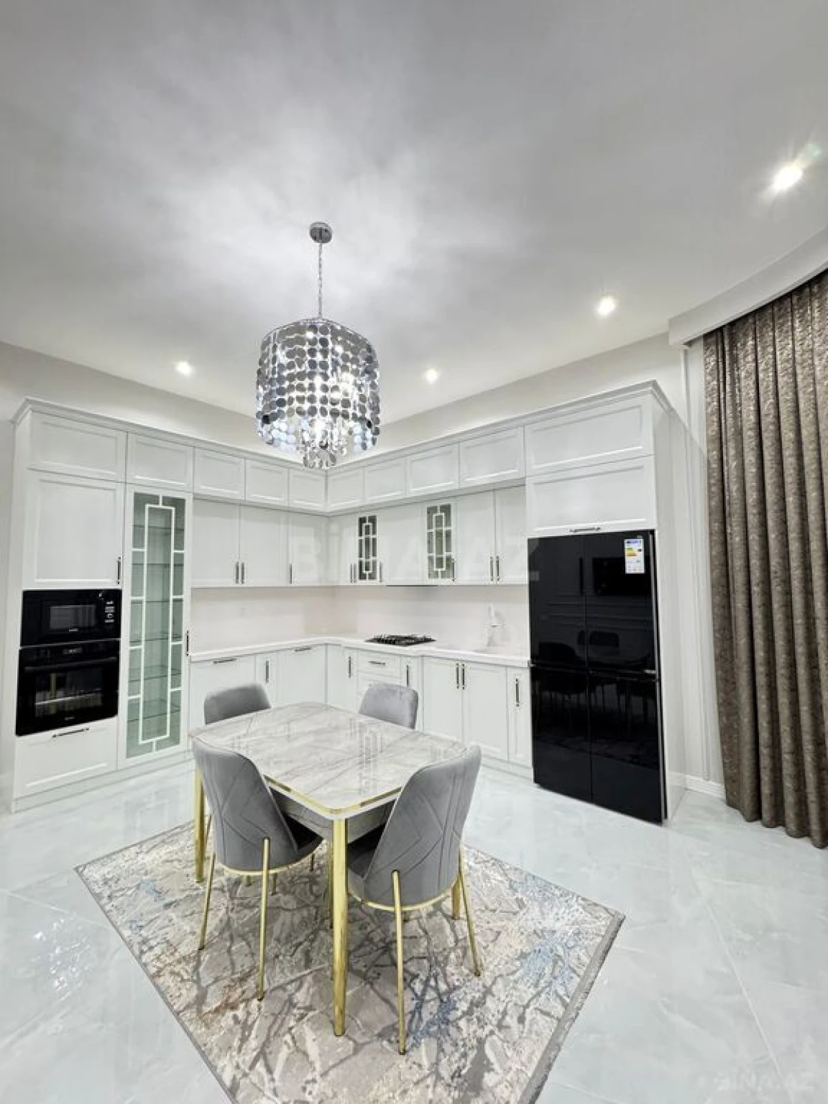 Satılır 5 otaqlı həyət evi 230 m²