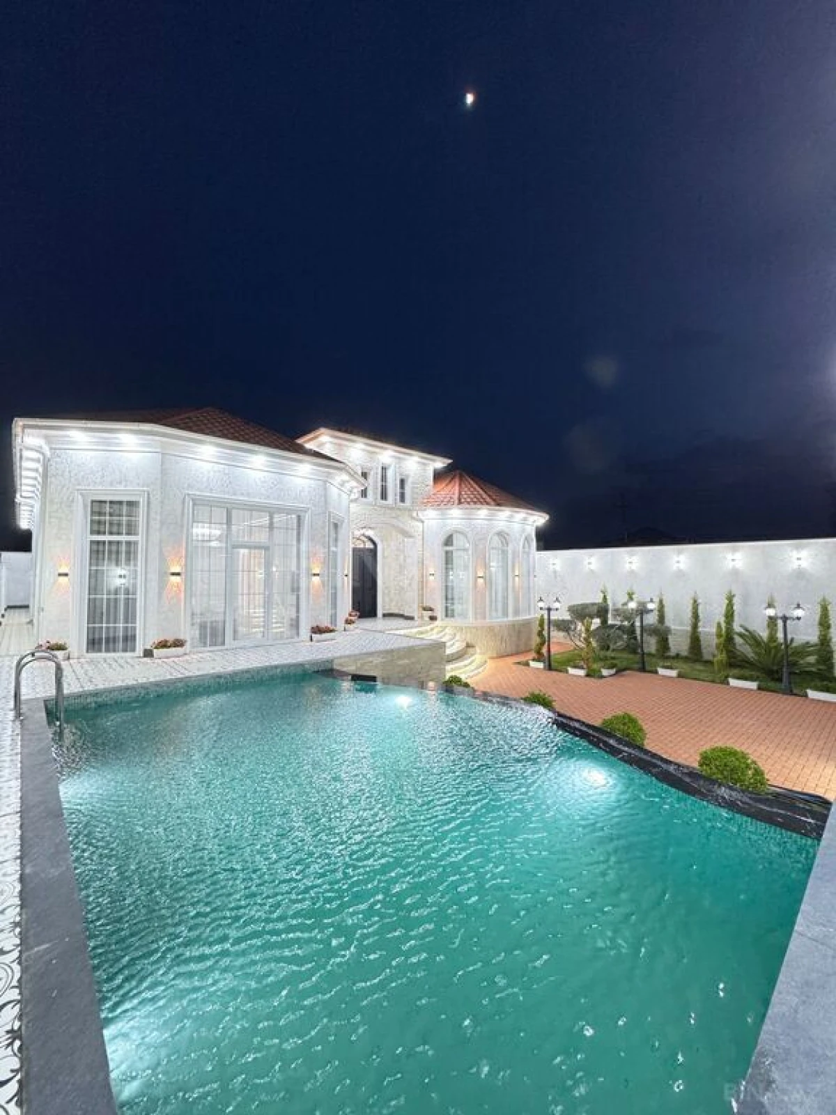 Satılır 5 otaqlı həyət evi 230 m²